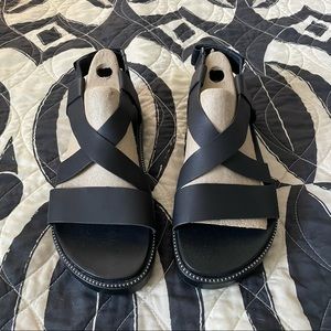 Sorel Roaming Criss Cross Sandals